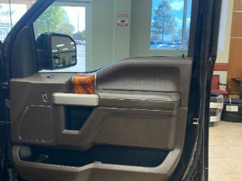 Used 2019 Ford F150 King Ranch w/ Equipment Group 601A Luxury AWD/4WD image 15