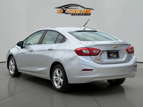 Used 2017 Chevrolet Cruze LT FWD image 4