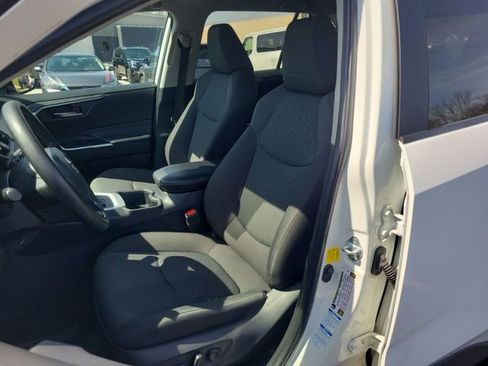 Used 2022 Toyota RAV4 XLE image 19