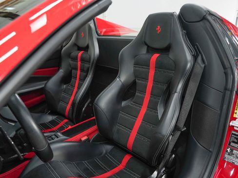 Used 2021 Ferrari F8 Tributo RWD image 42