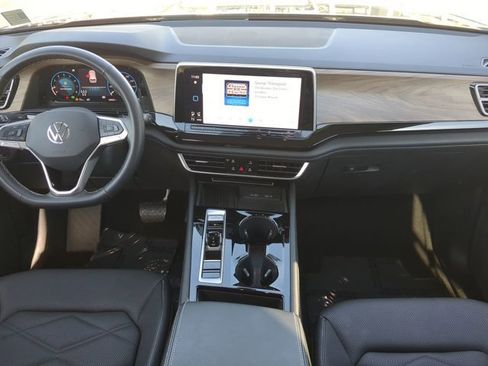 Used 2025 Volkswagen Atlas SE image 15