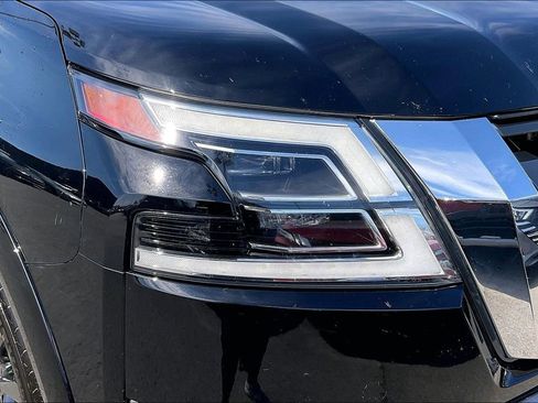 Used 2021 Nissan Armada Platinum image 41