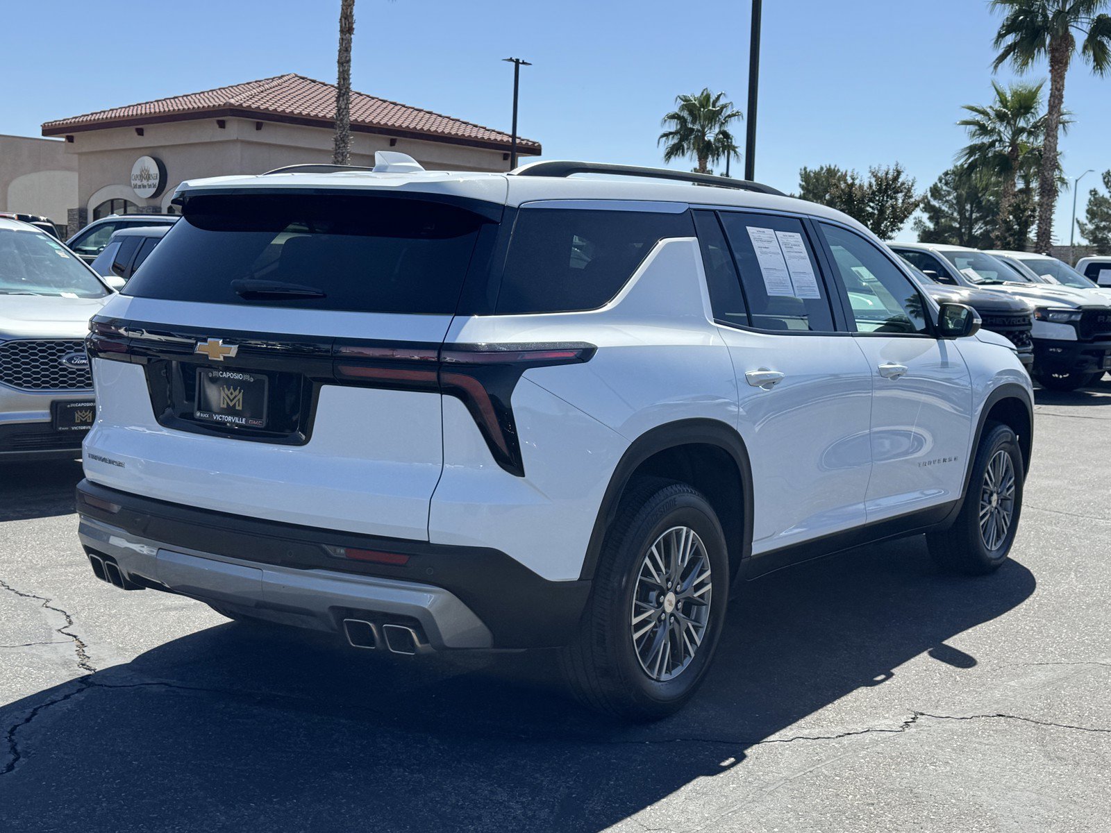 Used 2025 Chevrolet Traverse LT FWD image 6