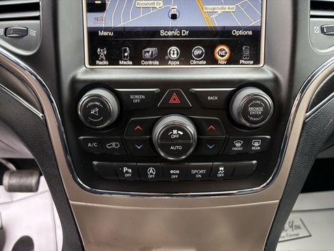 Used 2017 Jeep Grand Cherokee Limited image 27