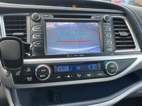 Used 2023 Toyota Tacoma TRD Off-Road w/ Technology Package image 10