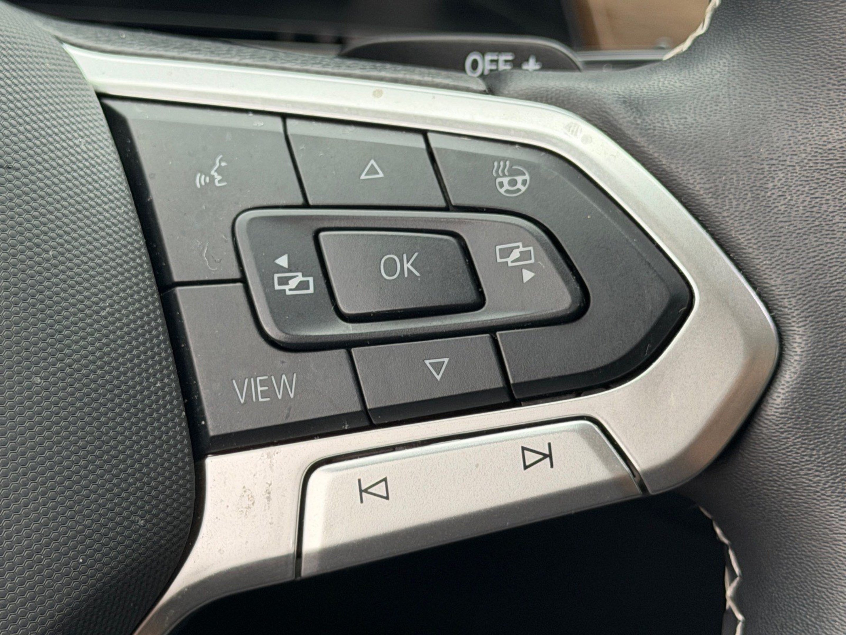 Used 2024 Volkswagen Atlas SE FWD image 28