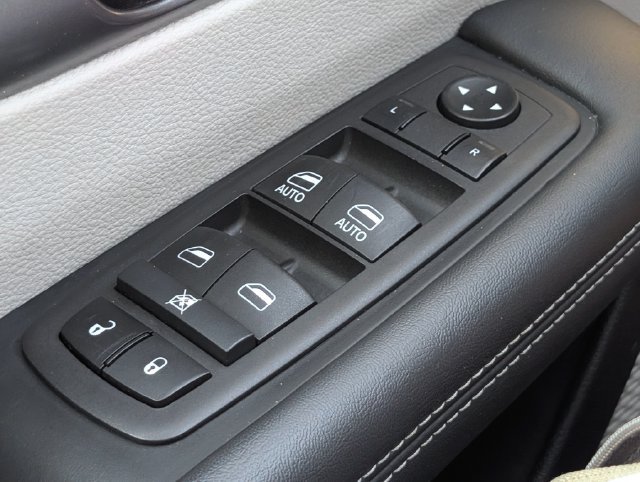 Used 2024 Chrysler Pacifica Touring-L FWD image 22