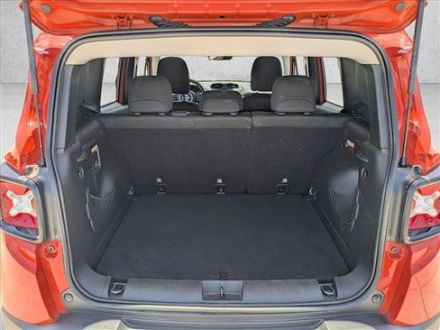Used 2017 Jeep Renegade Altitude FWD image 6