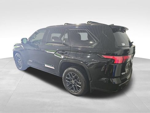 Used 2024 Toyota Sequoia Platinum AWD/4WD image 3