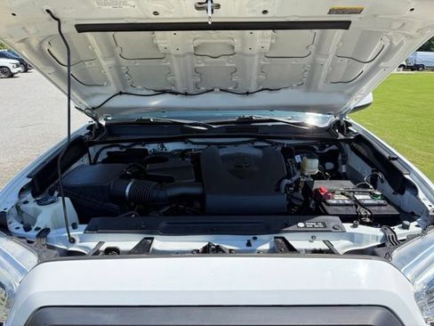 Used 2018 Toyota Tacoma SR5 RWD image 27