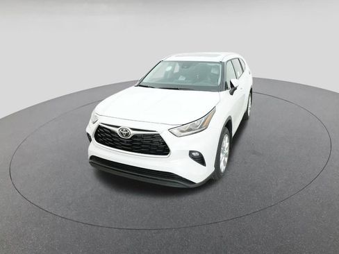 New 2026 Toyota Highlander Limited image 16