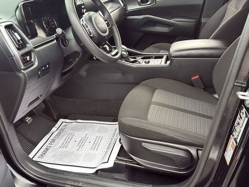 Used 2023 Kia Sorento LX AWD/4WD image 9