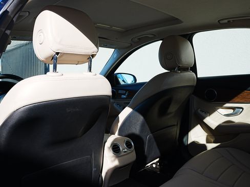 Used 2019 Mercedes-Benz C 300 Sedan image 12