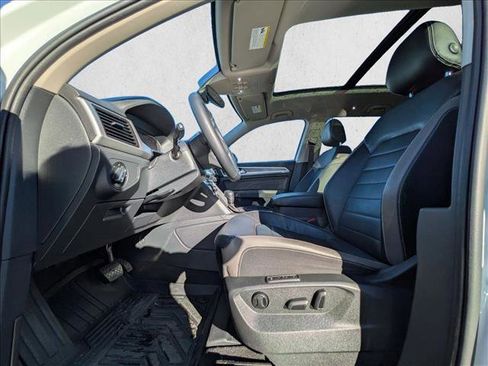 Used 2021 Volkswagen Atlas SEL Premium image 17