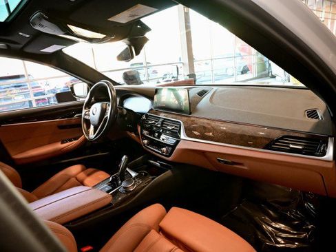 Used 2020 BMW 530i w/ Convenience Package image 27