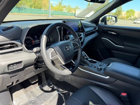 Used 2025 Toyota Highlander XSE AWD/4WD image 15