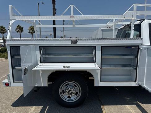 New 2025 Ford F350 XL w/ XL Chrome Package image 19