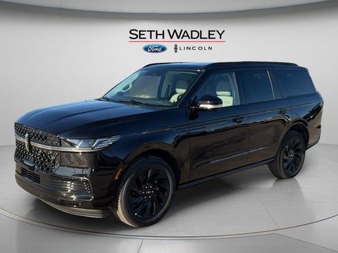 New 2026 Lincoln Navigator Reserve w/ Jet Appearance Package image 3