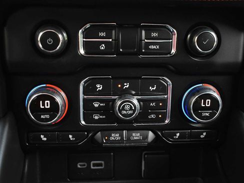 Used 2022 Chevrolet Suburban RST w/ Sport Performance Package AWD/4WD image 20