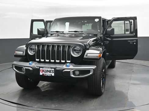Used 2022 Jeep Wrangler Unlimited Sahara w/ Cold Weather Group AWD/4WD image 49