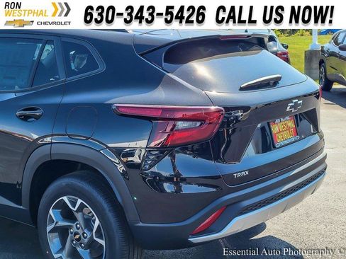 New 2025 Chevrolet Trax LT w/ Driver Confidence Package image 6