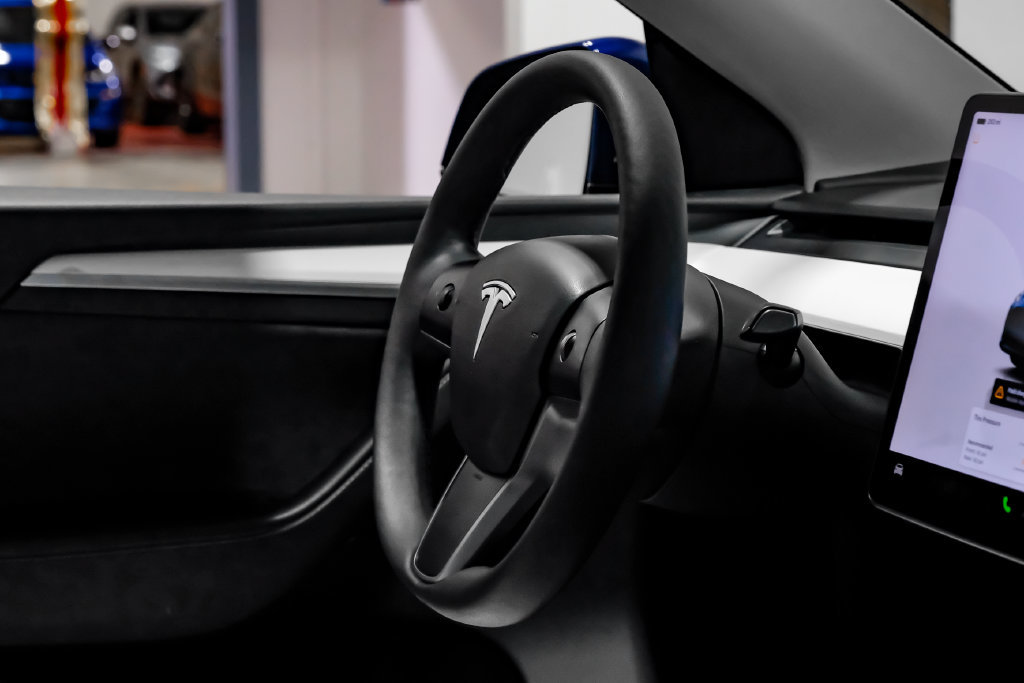 Used 2023 Tesla Model Y Long Range AWD/4WD image 21