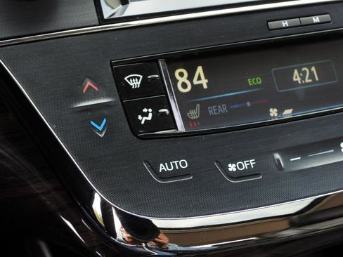 Used 2015 Toyota Avalon Limited image 64