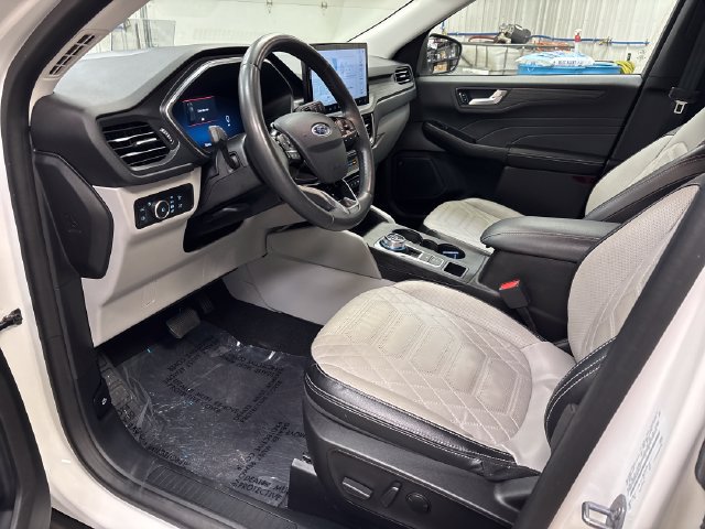 Used 2023 Ford Escape Platinum w/ Premium Technology Package AWD/4WD image 11