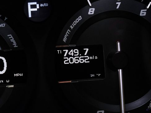 Used 2014 Aston Martin Vanquish Coupe image 48