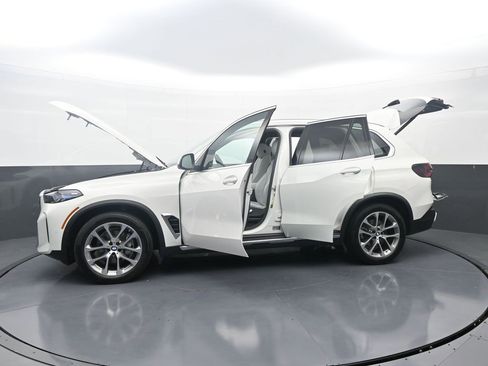 Used 2024 BMW X5 xDrive40i w/ Premium Package image 41