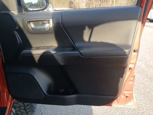 Used 2017 Toyota Tacoma TRD Sport image 29