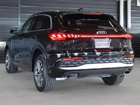 Certified 2025 Audi Q5 Premium w/ Convenience Package image 2