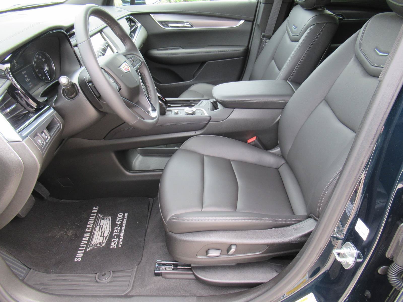 Used 2025 Cadillac XT6 Luxury FWD image 17
