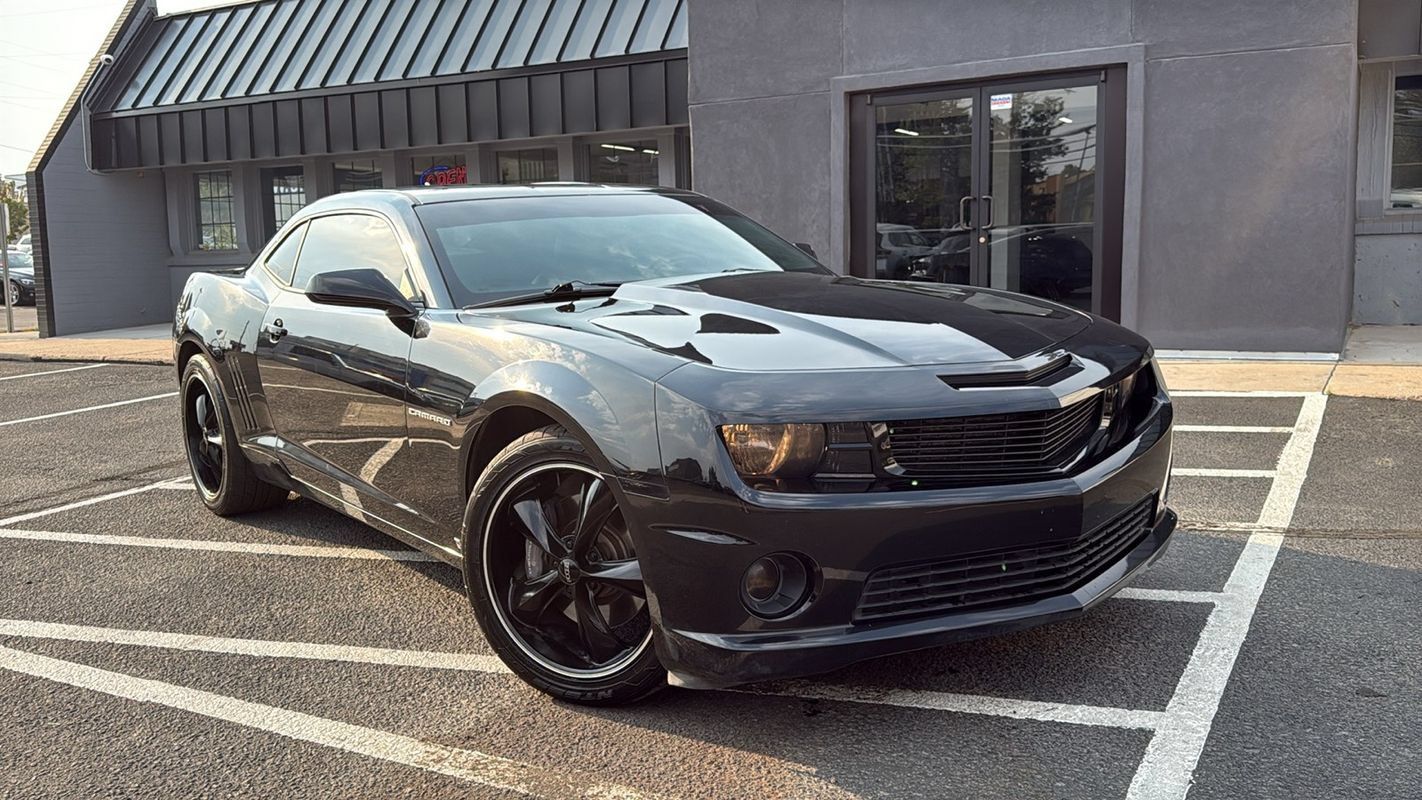 Used 2010 Chevrolet Camaro SS RWD image 1