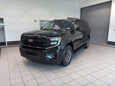 Used 2025 Ford Expedition Max Active image 3