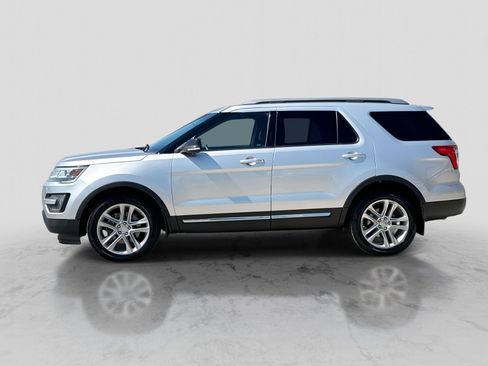 Used 2016 Ford Explorer XLT w/ Equipment Group 202A AWD/4WD image 3