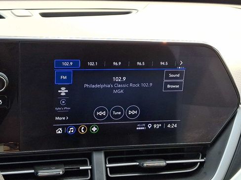Used 2024 Chevrolet Trax RS w/ Sunroof Package FWD image 17
