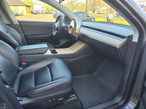 Used 2021 Tesla Model Y Long Range image 11