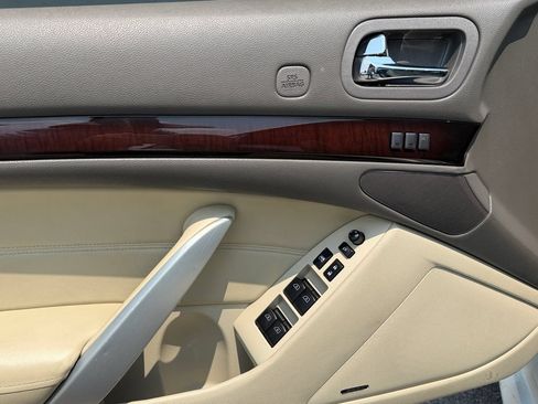 Used 2011 INFINITI G37 Convertible w/ Premium Pkg RWD image 18