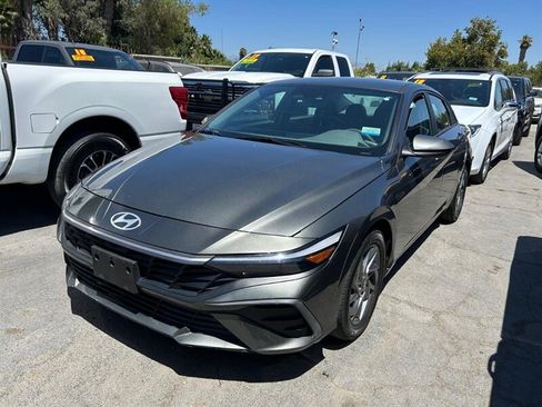 Used 2024 Hyundai Elantra SEL FWD image 7