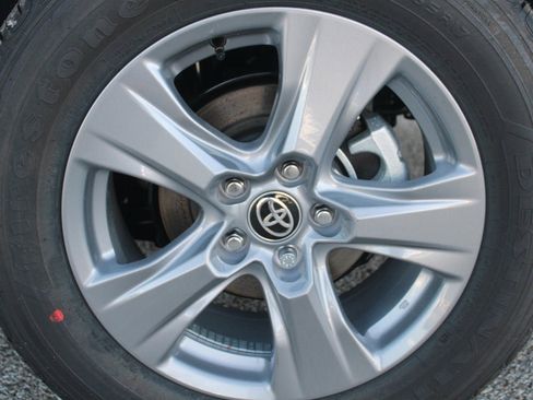 New 2025 Toyota RAV4 XLE image 19