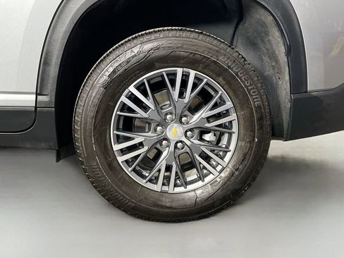 Used 2025 Chevrolet Traverse LT image 32