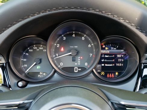 Certified 2026 Porsche Macan AWD/4WD image 18