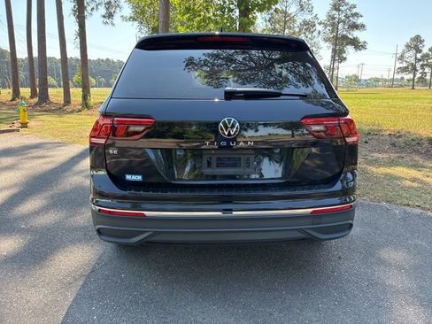 Used 2024 Volkswagen Tiguan SE FWD image 4