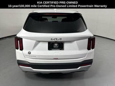 Certified 2025 Kia Sorento LX FWD image 31