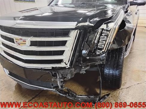 Used 2020 Cadillac Escalade ESV Luxury AWD/4WD image 17