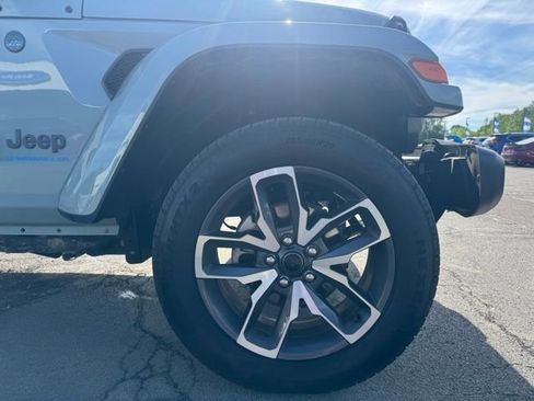 Used 2024 Jeep Wrangler Unlimited w/ Convenience Group AWD/4WD image 11