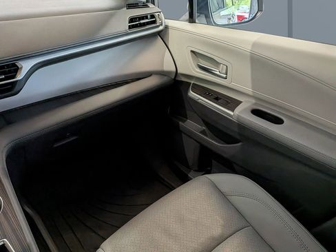 Used 2021 Toyota Sienna Limited FWD image 13