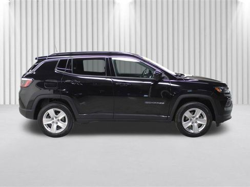 Used 2022 Jeep Compass Latitude image 2