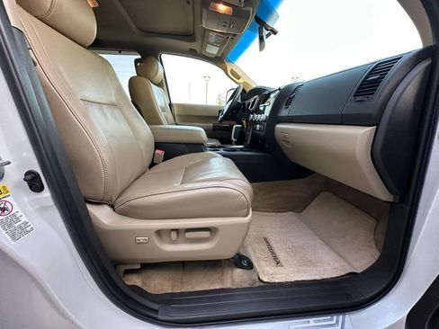 Used 2008 Toyota Sequoia Platinum RWD image 21